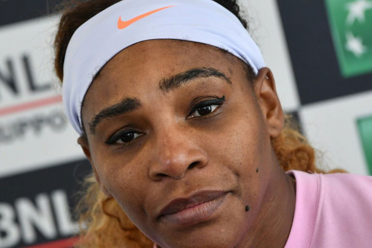 Serena withdraws from Italian Open with knee problem