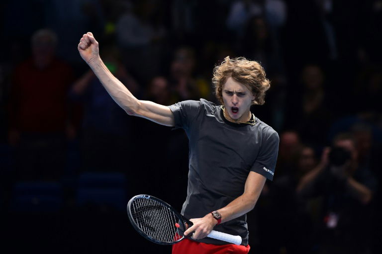 Masters: Zverev domine Isner et jouera Federer en demi-finale