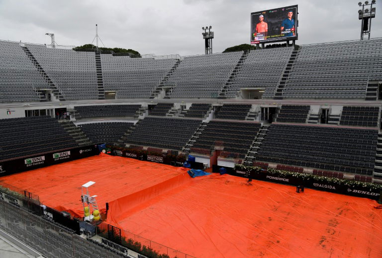 Rain delays Federer's Rome return as play cancelled
