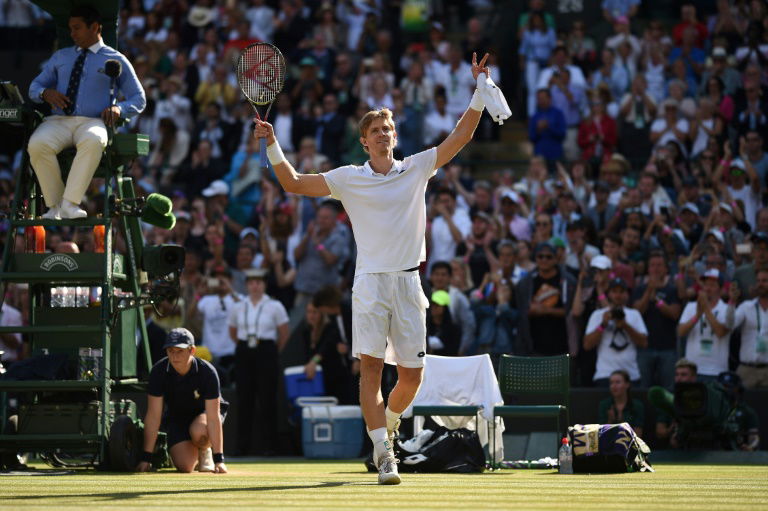 Federer shocked by Anderson at Wimbledon as Djokovic makes semis